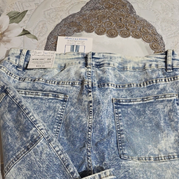 Women's High Rise Acid Wash Jeans - Picture 12 of 14